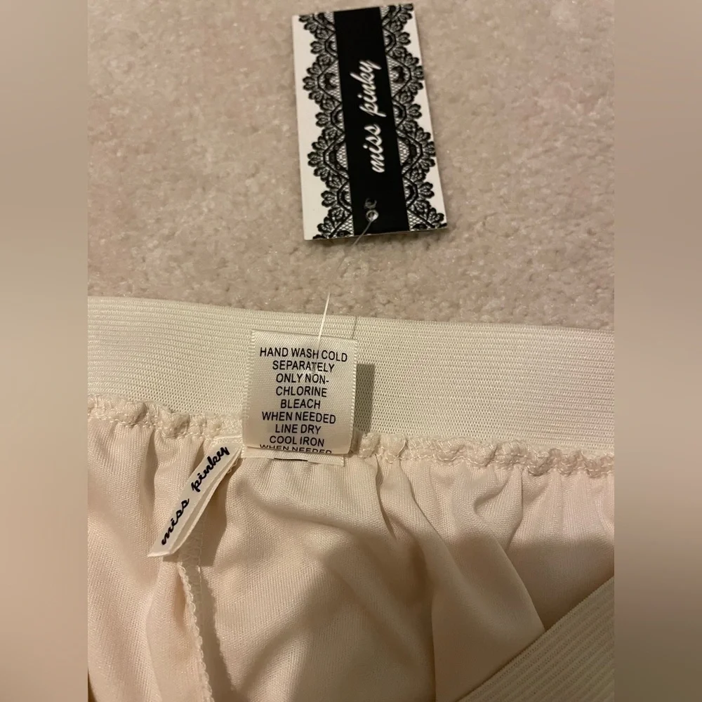 MISS PINKY ivory lace maxi skirt-medium NWT - Picture 6 of 6